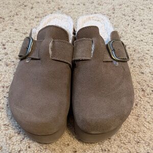 Cushionaire platform clogs